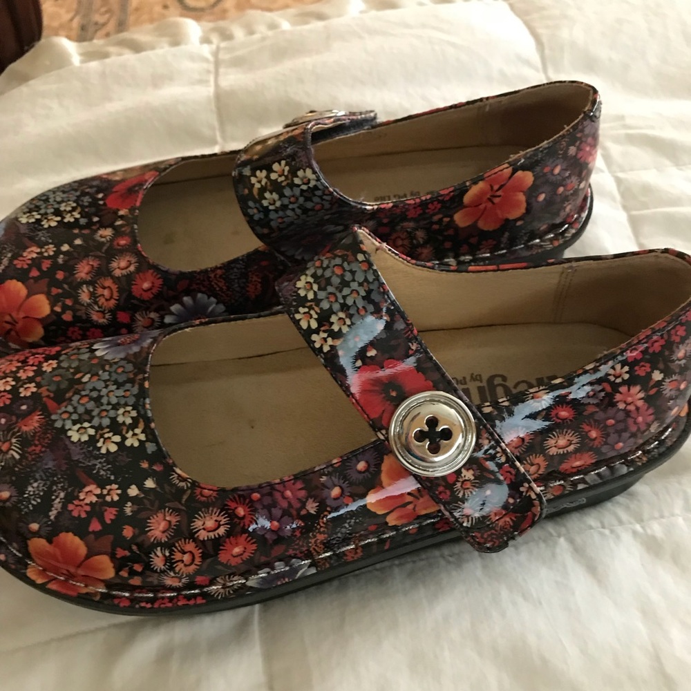 Nurses ALEGRIA multi colored shoes SIZE 7